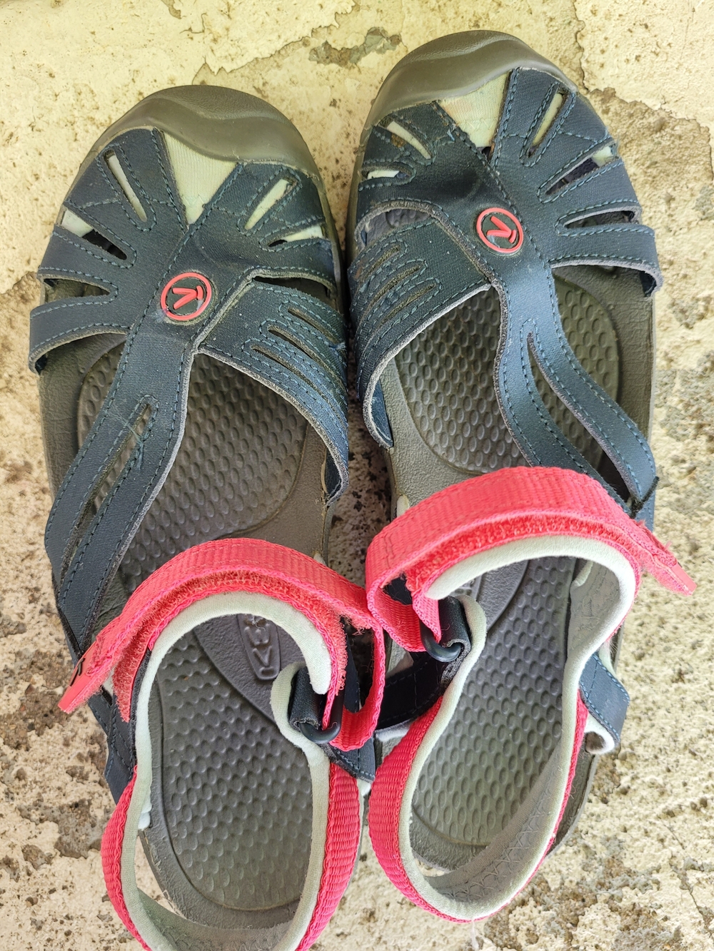 Keen Sport Sandals in Blue And Pink Size 6